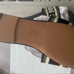 dway slides brand new never worn fit like a 10.5